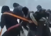 Дагестанские женщины вытащили машину из озера (ВИДЕО)