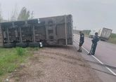 Фура с чипсами на сутки попала в автоаварию в Северно-Казахстанской области