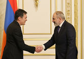 Пашинян попросил Францию прислать международную группу в Карабах