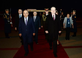 Президент Латвии прибыл в Баку с официальным визитом
