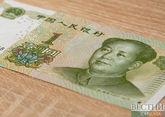 Доллар падает, юань дорожает на утренних торгах