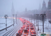 Утро воскресенья будет снежным для Москвы