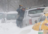 Снегопад парализовал движение на двух автодорогах Дагестана