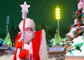 Деды Морозы, снегопад в Москве, Ханука и выставки: лучшие фото декабря-2023