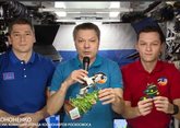Россиян поздравили с орбиты