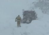 Из снежной ловушки в Дагестане спасли многодетную семью