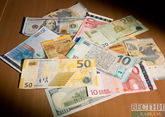 Манат продолжает отвоевывать позиции у доллара и евро