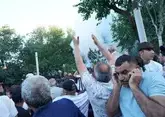 Протестующие против Пашиняна штурмуют парламент Армении
