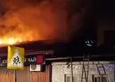 Сильный пожар пылает в Махачкале