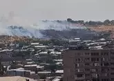 В ереванском районе Сари Тах пылает низовой пожар