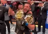 Ислам Махачев стал первым российским чемпионом UFC в двух категориях