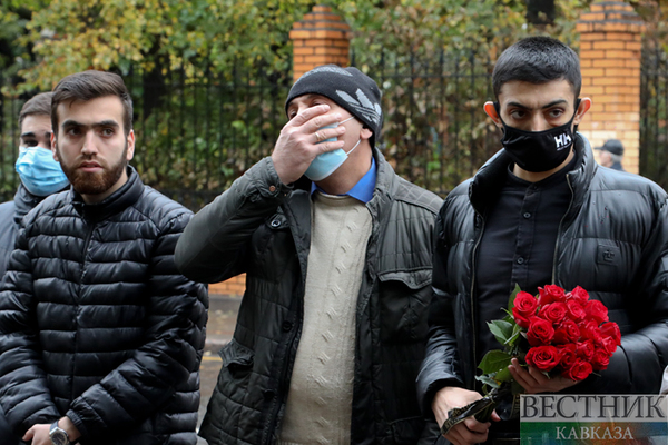 В Москве почтили память жертв третьего теракта ВС Армении в Гяндже (фоторепортаж)
