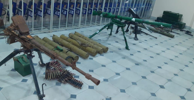 Оружие и боеприпасы, брошенные бегущими оккупантами, найдены в освобожденном Суговушане (ФОТО)