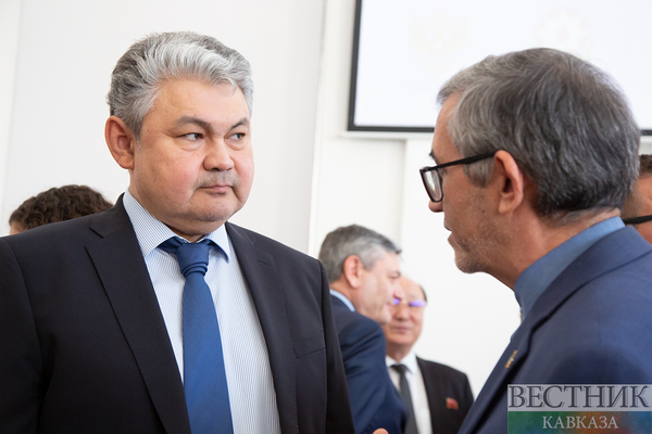 Посол Казахстана в РФ Кошербаев Ермек Беделбаевич на открытии выставки “Краски мира“