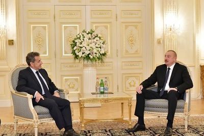 Ильхам Алиев провел переговоры с экс-президентом Франции Николя Саркози 