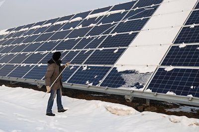 В Казахстане запустили крупнейшую в регионе солнечную электростанцию