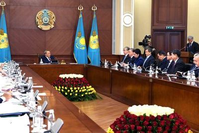 Казахстанских министров переоденут в костюмы местного пошива