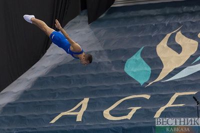 В Баку в финале в синхронных прыжках на батуте победили японские спортсмены