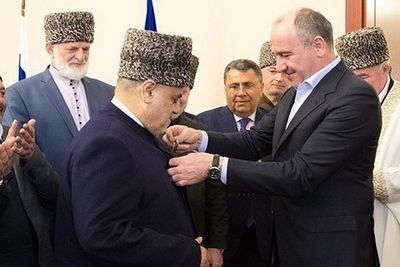 Рашид Темрезов вручил орден Аллахшукюру Пашазаде