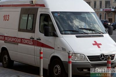 Такси в Москве протаранило мачту освещения, погибли двое