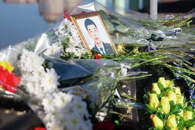 Жители Атырау почтили память полицейского, погибшего при спасении утопающей