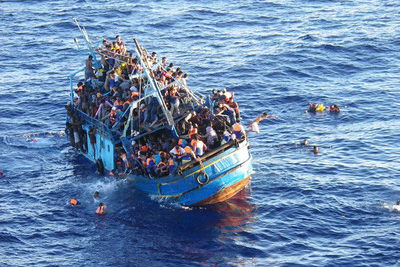 Более ста мигрантов из Ливии переквалифицировались в пиратов в Средиземном море