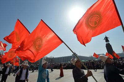 Парламент Киргизии лишил неприкосновенности экс-президентов страны