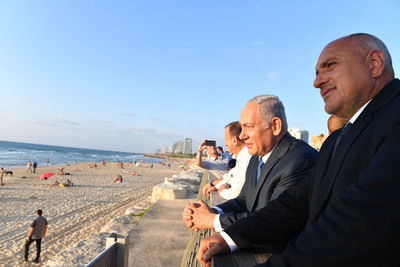 &quot;Голосуйте за &quot;Ликуд&quot;: Нетаньяху агитировал на пляже