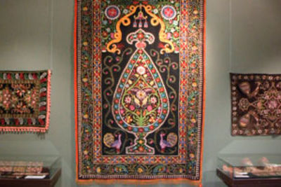 В музее Востока открылась выставка традиционного искусства Азербайджана