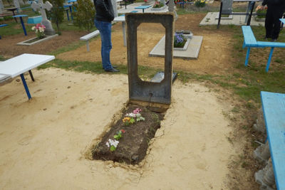 Вандалов, разгромивших кладбище, поймали в Ипатово