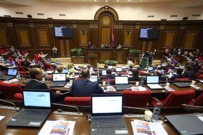 Парламент Армении выбрал главу Комиссии по регулированию общественных услуг