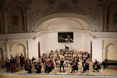 В Баку выступили Лозаннский камерный оркестр и всемирно известный пианист Ефим Бронфман 