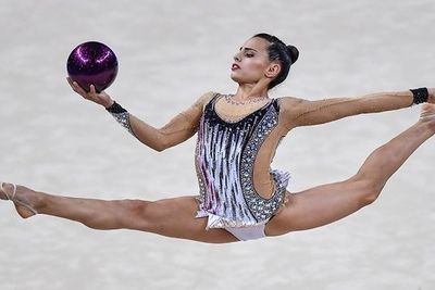 Линой Ашрам завоевала &quot;золото&quot; Кубка мира в Баку в упражнениях с мячом