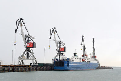 Голландские компании идут в Бакинский порт