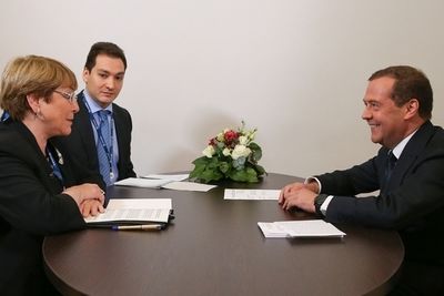 Медведев побеседовал с Мишель Бачелет
