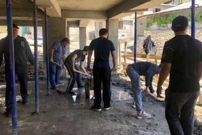 Молодежные волонтеры расчистили от селя мечеть в Нижнем Инхо