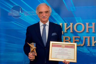 Посол Азербайджана награжден премией &quot;Национальное величие&quot;