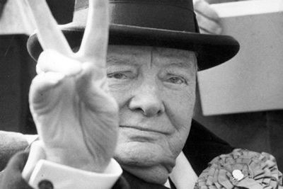 Трамп не справился со шляпой Черчилля