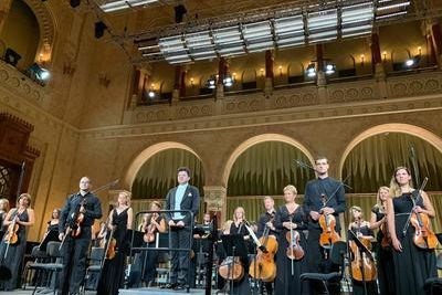 Оркестр под управлением Эйюба Кулиева открыл фестиваль Klassz a Parton в Будапеште