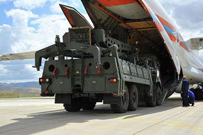 Турецкие военные приняли десятый самолет с компонентами ЗРК С-400