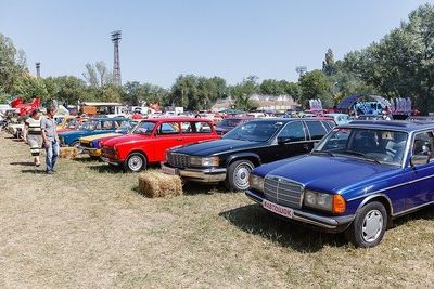 В Невинномысске стартовала выставка редких автомобилей &quot;Автошок&quot;