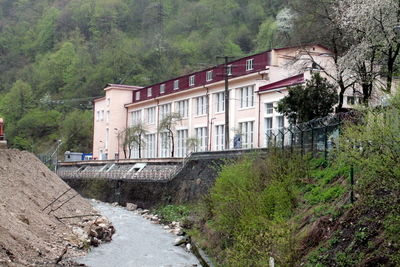 Силовики проводят учения на Гизельдонской ГЭС в Северной Осетии