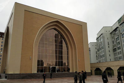 В Бишкеке арестовали мечеть, построенную Атамбаевым 