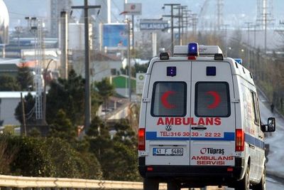 В турецкой Кайсери столкнулись трактор и микроавтобус, есть жертвы