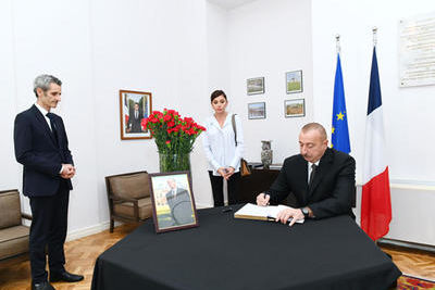Ильхам Алиев и Мехрибан Алиева выразили соболезнования в связи с кончиной Жака Ширака 