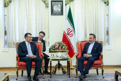 Министр труда Азербайджана встретился с министром экономики Ирана