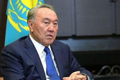 Зеленский пригласил Назарбаева на Украину 