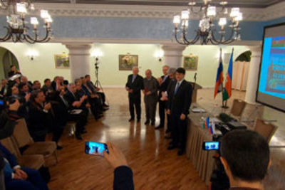 Фуад Мурадов провел встречу с представителями азербайджанской диаспоры