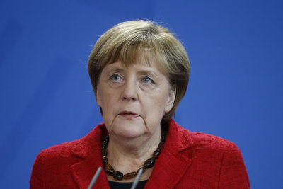 Ангеле Меркель, помещенной в карантин, предстоят новые тесты на коронавирус