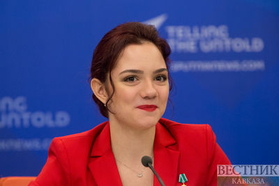 Фигуристка Медведева научила Монеточку кататься на коньках (ВИДЕО)